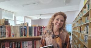 Лияна Панделиева представи книгата си „Англия, както я обикнах“ в Панагюрище