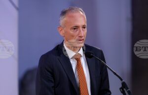 Министър Красимир Вълчев ще се срещне с учители от област Сливен и ще открие STEМ център в спортното училище