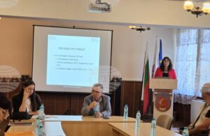На среща с жители на Долна Митрополия експерти на КЗП и на НАП разясниха основни етапи и срокове по въвеждане на еврото