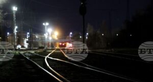 Няколко влака се движат със закъснение след като товарен влак дерайлира на гара Илиянци