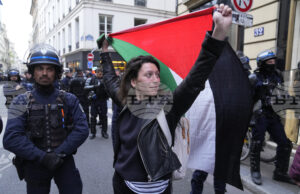 Няколко френски кметове възнамеряват да издигнат палестински знамена върху сградите на кметствата си, пренебрегвайки правителството