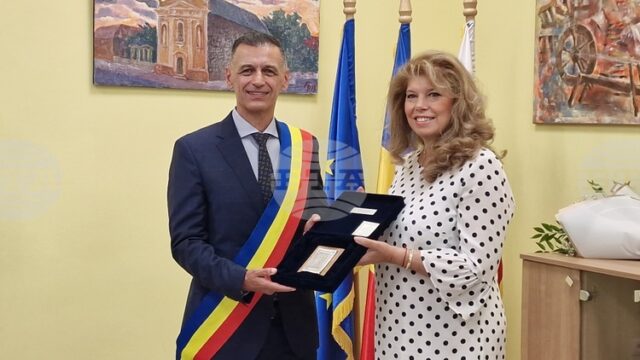ОБНОВЕНА Вицепрезидентът Илияна Йотова стана почетен жител на Стар Бешенов в Румъния