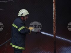 Пожарът в Карнобатско е с фронт от около десет километра, гасенето е насочено към лозовите масиви на "Винекс Славянци"