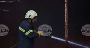 Пожарът в Карнобатско е с фронт от около десет километра, гасенето е насочено към лозовите масиви на "Винекс Славянци"