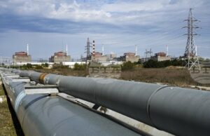 Пожарът в съоръженията за съхранение на гориво на Запорожката атомна електроцентрала е потушен, съобщи РИА Новости