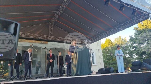 Председателят на парламента каза, че присъствието ѝ на празника в Братя Даскалови е ангажимент, че малките общини няма да бъдат забравени