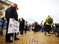 Протест срещу еврото и за оставката на правителството се провежда пред Народното събрание
