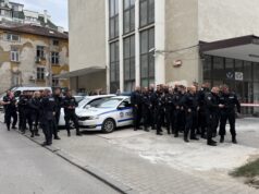 Полиция пред централата на ДПС - Ново начало
