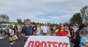 Протестиращи срещу безводието в Плевен блокираха движението на три места около града и на една от главните улици