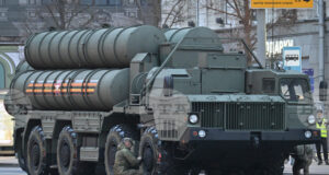Русия заяви, че води преговори за доставка на допълнителни ракетни системи С-400 на Индия