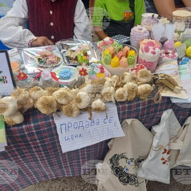 С беседа, кулинарен конкурс, изложба-базар и фолклорна програма премина празникът „Чудото на чесъна – храна и лекарство“ в Садина