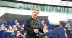 Сделката със САЩ е пълна капитулация за ЕС, заяви Мартин Ширдеван от групата на левицата в ЕП