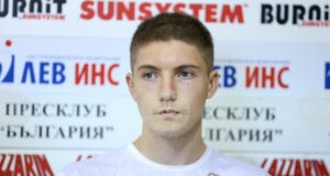 Семьон Болдирев достигна до четвъртфиналите на световното първенство по бокс