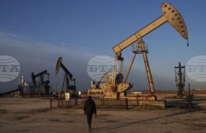 Сирия изнесе 600 000 барела тежък суров петрол от пристанището в град Тартус, което е първият официален износ на нефт от 14 години