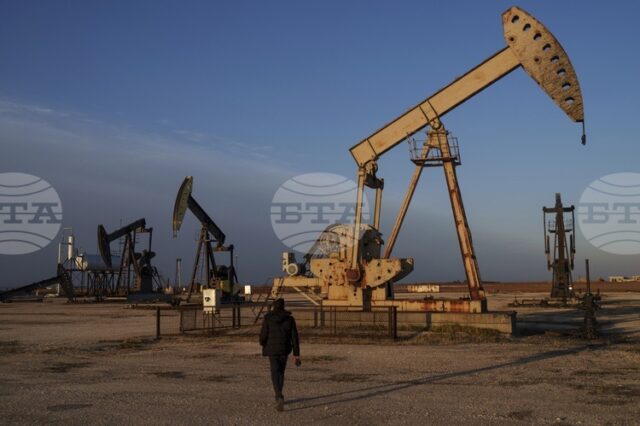 Сирия изнесе 600 000 барела тежък суров петрол от пристанището в град Тартус, което е първият официален износ на нефт от 14 години