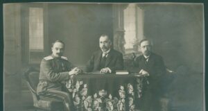 Генерал Иван Луков, Андрей Ляпчев и Симеон Радев членове на българската делегация на преговорите за примирие в Солун. ЦДА, ф. 77К, оп. 4, а.е. 1657