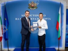 Спортният министър Иван Пешев отличи с плакет мотоциклетния състезател Мартин Чой