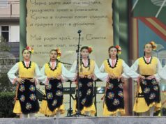 Със Света литургия, празнично шествие към Паметника на загиналите за свободата и празничен концерт град Симитли отбеляза своя празник