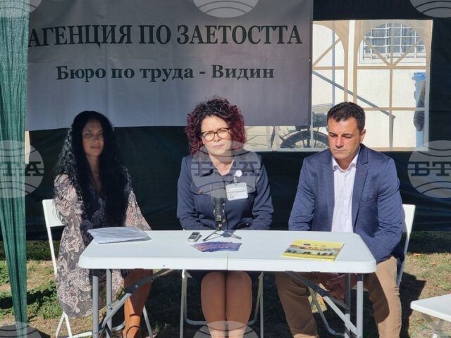 Темите за социалните и финансовите подкрепа и целевите помощи бяха сред акцента в информационна среща за евтото във Видинския ромски квартал “Нов път“