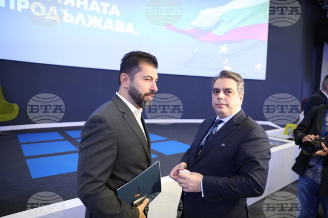 Форумът на „Продължаваме Промяната“: Битка за обновление и срещу всички
