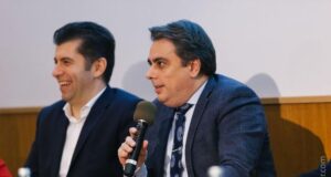 Кирил Петков и Асен Василев на откриването на клуба