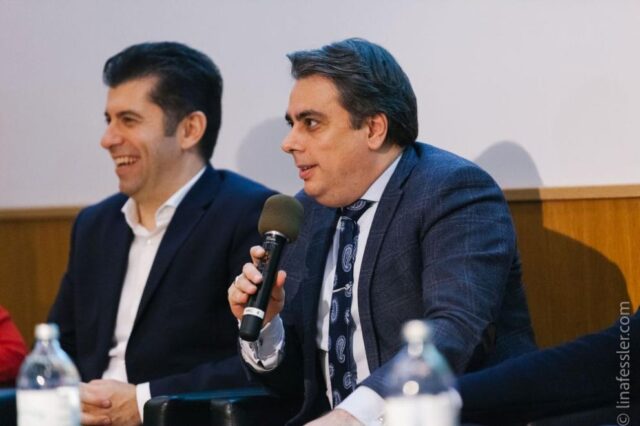 Кирил Петков и Асен Василев на откриването на клуба