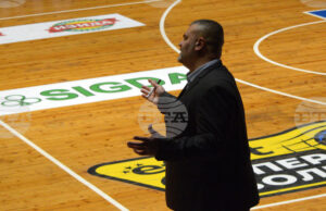 "Трябва излизаме много по-концентрирани от това, което показахме днес", каза наставникът на Черно море Тича Васил Евтимов