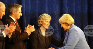 АКТУАЛИЗИРАНА
                                                                                                Катрин Конъли официално бе провъзгласена за новия президент на Ирландия; спечели 63 процента от вота