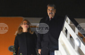 АП: Американски федерален агент се е опитал да вербува пилот, за да отклони тайно самолета на венецуелския президент Мадуро АП: Американски федерален агент се е опитал да вербува пилот, за да отклони тайно самолета на венецуелския президент Мадуро