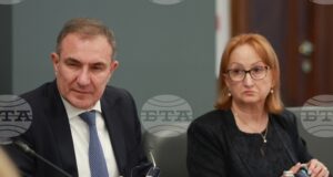 Ако не приемем промените в Кодекса на труда до края на годината, влизаме в наказателна процедура, каза министър Гуцанов