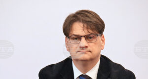 Актьорът Росен Белов никога не е бил съдружник във фондация „Аркадия Фюжън Арт“, съобщи министър Мариан Бачев