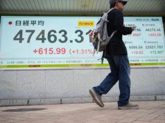 Акциите в Токио се понижиха заради поскъпване на йената, а на Уолстрийт. заради търговското напрежение между САЩ и Китай също, също имаше понижение Акциите в Токио се понижиха заради поскъпване на йената, а на Уолстрийт. заради търговското напрежение между САЩ и Китай също, също имаше понижение