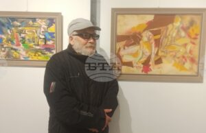 Александър Величков представя изложбата живопис „Следа от лято“ в Регионалната библиотека „Стилиян Чилингиров“ в Шумен