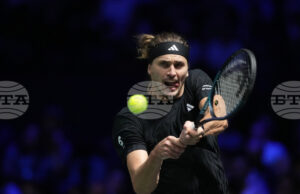 Александър Зверев продължава защитата на титлата си на турнира в Париж