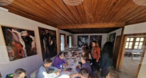 Арт терапевтично ателие „Цветни емоции“ в Смолян се бори срещу агресията при подрастващите