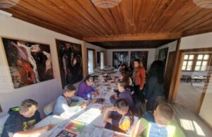 Арт терапевтично ателие „Цветни емоции“ в Смолян се бори срещу агресията при подрастващите