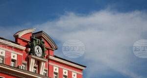 В 4:00 часа тази сутрин върнахме стрелките на часовника с час назад