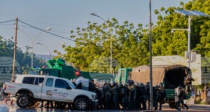 В Камерун задържаха опозиционни фигури преди обявяването на резултатите от президентските избор, най-малко четирима бяха застреляни