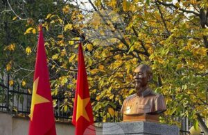 Вицепремиерът Атанас Зафиров и генералният секретар на Виетнамската комунистическа партия То Лам откриха паметник на Хо Ши Мин