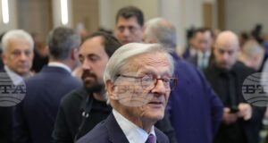 Влизането в еврозоната не е само въпрос на икономика, следващият етап на интеграция ще е обща отбрана, каза за БТА бившият австрийски канцлер Волфганг Шусел