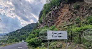 Вряла минерална вода е нанесла изгаряния на майка и бебето ѝ в златоградското село Ерма река
