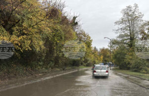 Възстановено е движението в участъка в кв. "Панчарево", който беше затворен заради наводнение