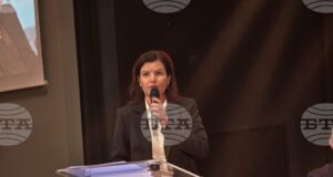 Годишна среща на местните власти, организирана от НСОРБ
                                                                                                Трябва да се увеличат цветните контейнери и да се осигури на гражданите максимално покритие с инфраструктура за разделно събиране, каза Силвия Георгиева от НСОРБ