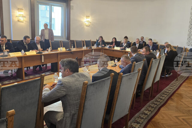 Годишният доклад за дейността на Комисията за регулиране на съобщенията Годишният доклад за дейността на Комисията за регулиране на съобщенията за 2024 г. беше приет от ресорната комисия в НС