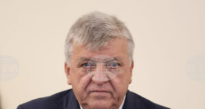 Голяма част от реката е застроена, каза министърът на околната среда и водите Манол Генов за бедствието в Елените