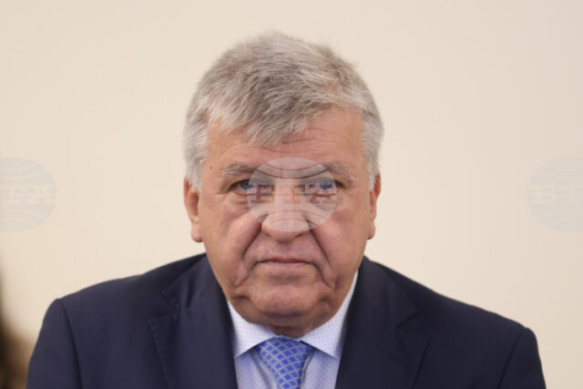 Голяма част от реката е застроена, каза министърът на околната среда и водите Манол Генов за бедствието в Елените