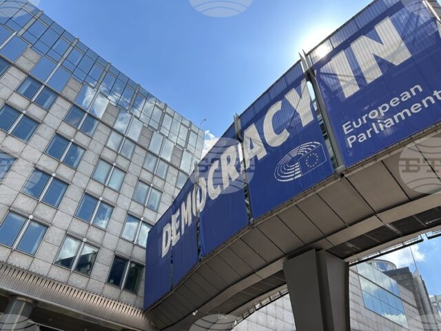 Групата "Обнови Европа" в ЕП ще изпрати мисия в България, свързана с върховенството на закона