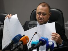 ДНСК подготвя акт за установяване на незаконно строителство в Елените и указания за събаряне на корекцията на реката, каза министър Иван Иванов