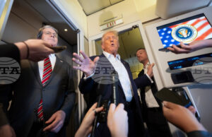 Доналд Тръмп каза, че няма да се кандидатира за вицепрезидент на изборите през 2028 г., както предлагат негови симпатизанти Доналд Тръмп каза, че няма да се кандидатира за вицепрезидент на изборите през 2028 г., както предлагат негови симпатизанти