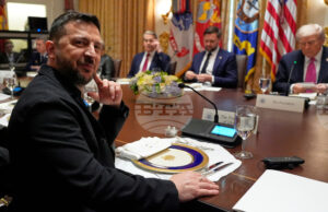 Донбас — тест за солидарността на Запада с Украйна Президентът на Украйна Володимир Зеленски и президентът на САЩ Доналд Тръмп в Белия дом